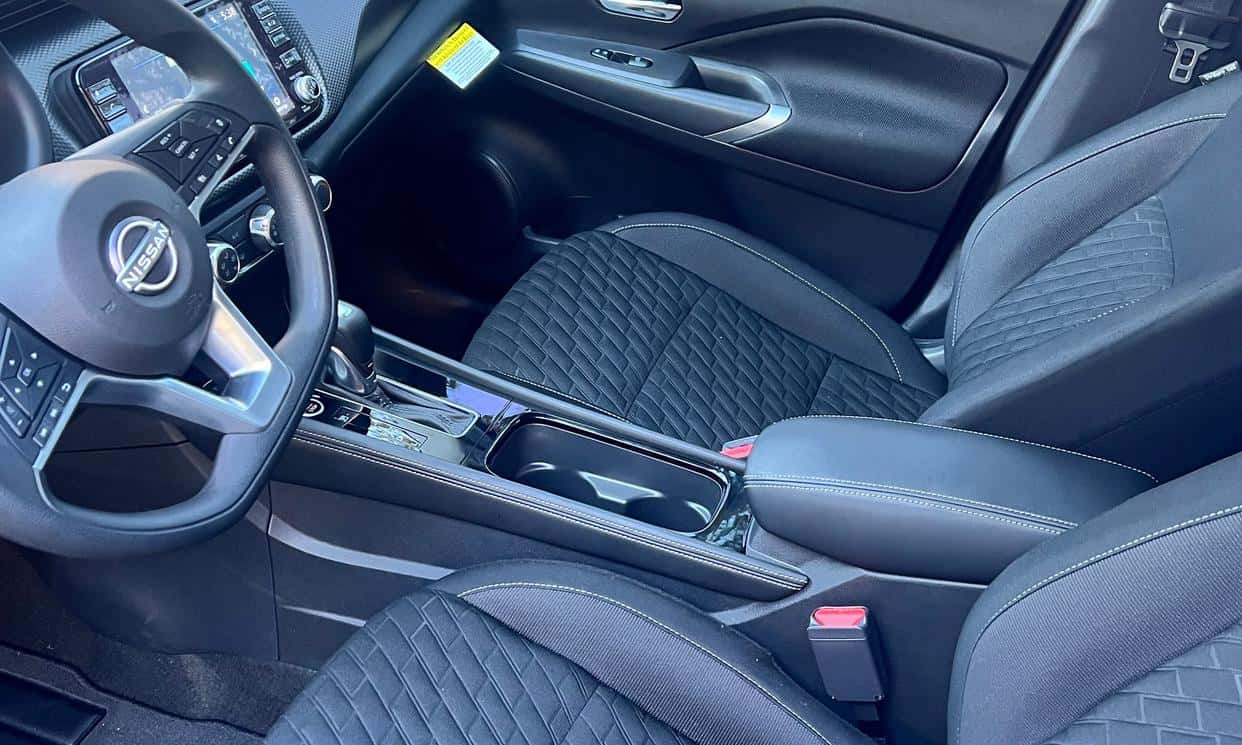 Thumbnail 8 of 2023 Nissan Kicks (Gray)
