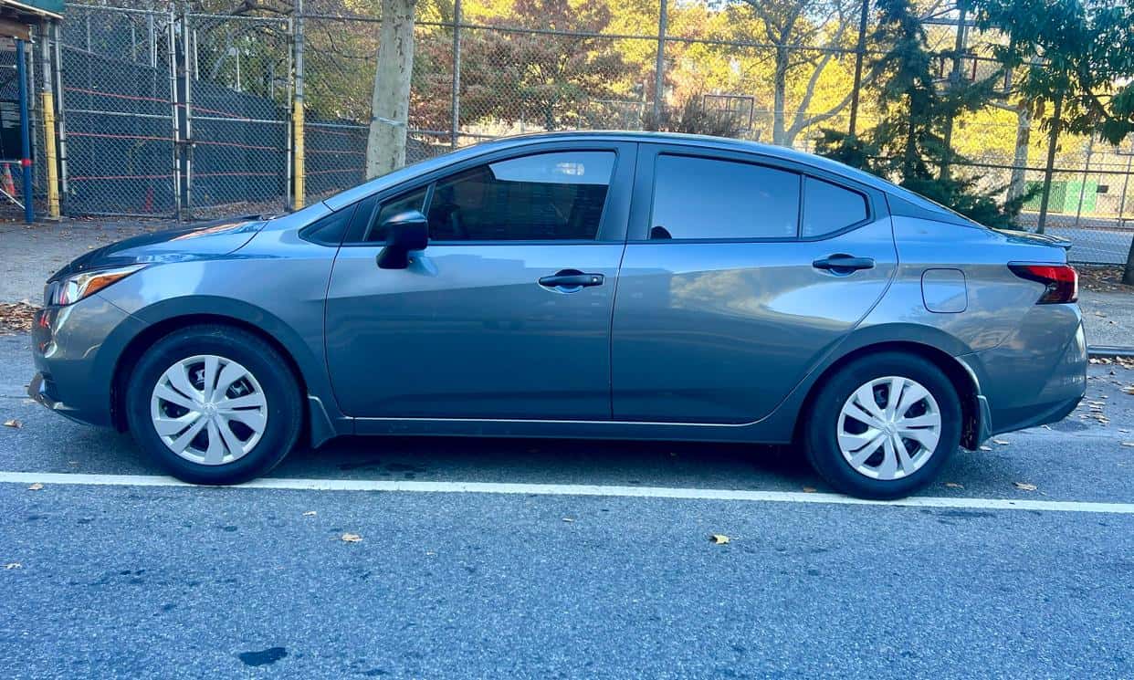 Thumbnail 2 of 2022 Nissan Versa (Gray) #2
