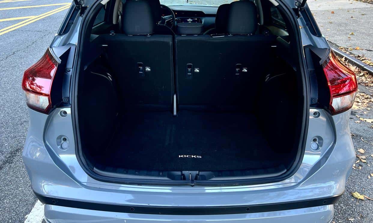Thumbnail 6 of 2023 Nissan Kicks (Gray)