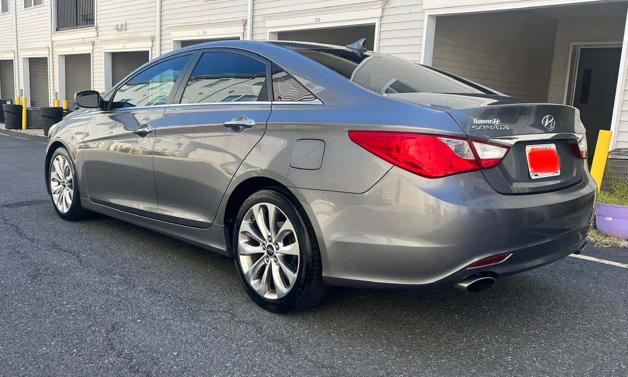 Thumbnail 3 of 2011 Hyundai Sonata (Gray)