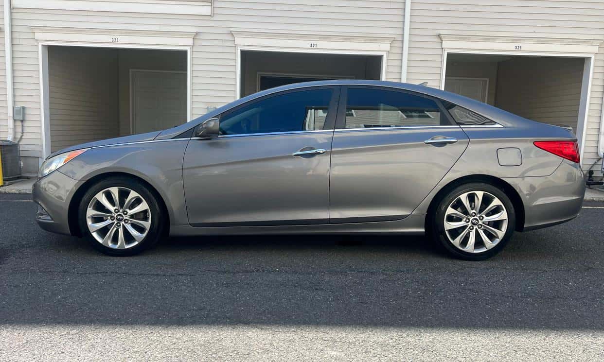 Thumbnail 2 of 2011 Hyundai Sonata (Gray)