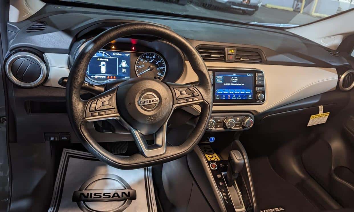 Thumbnail 7 of 2022 Nissan Versa (Gray) #1