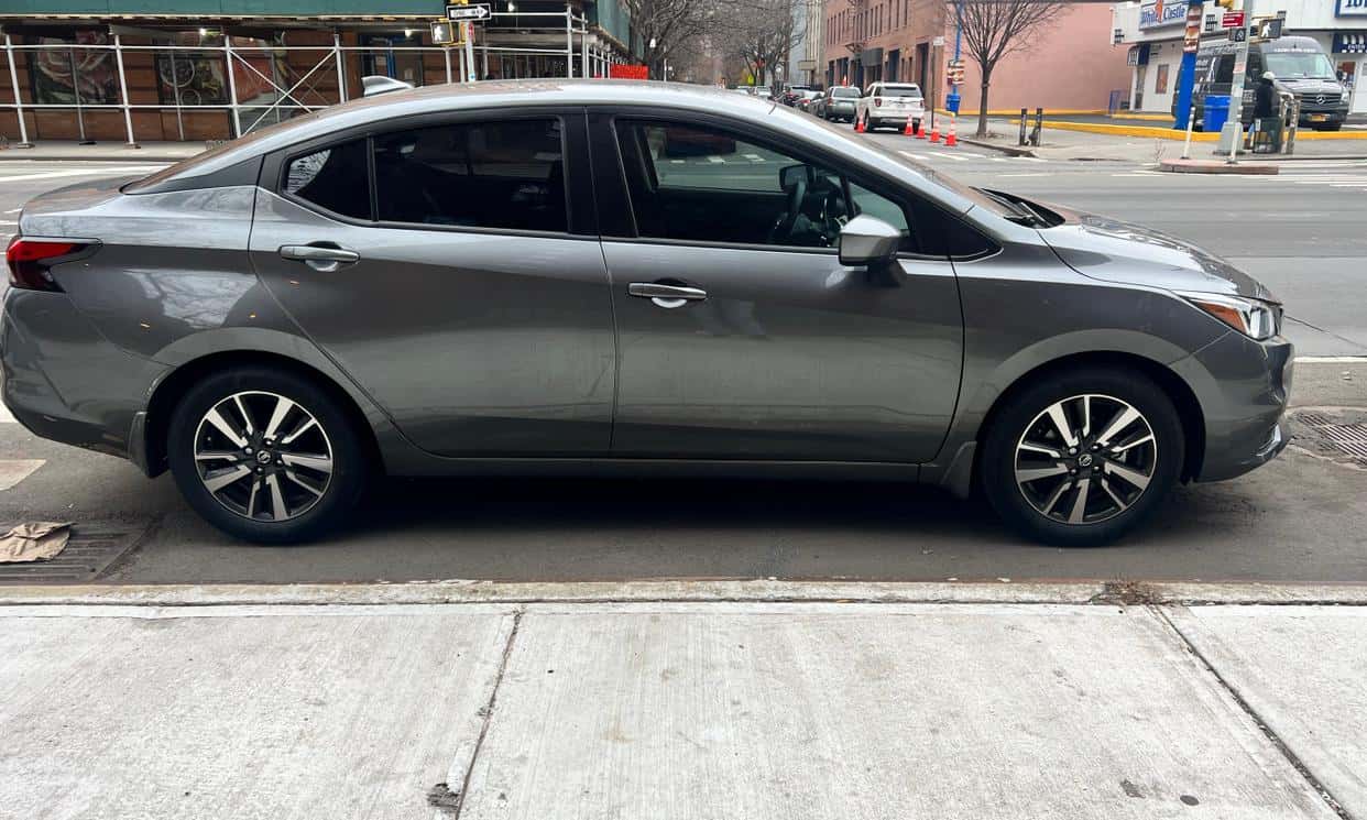 Thumbnail 5 of 2022 Nissan Versa (Gray) #1