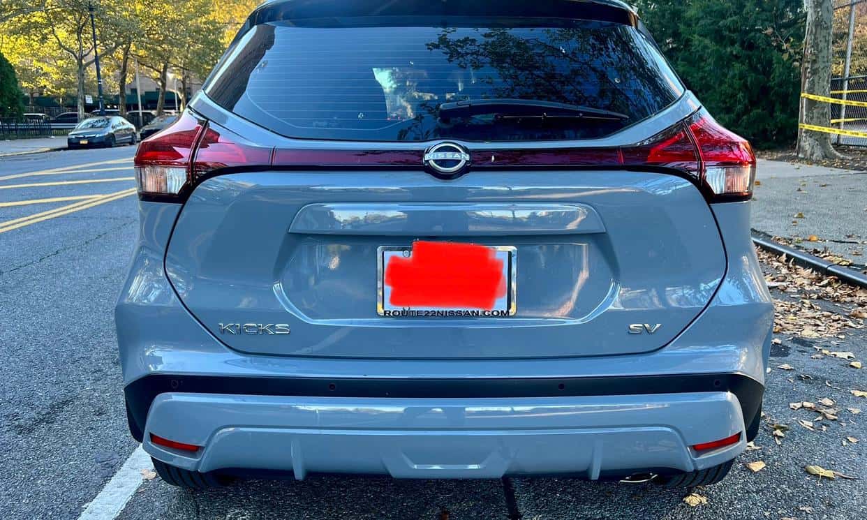 Thumbnail 4 of 2023 Nissan Kicks (Gray)
