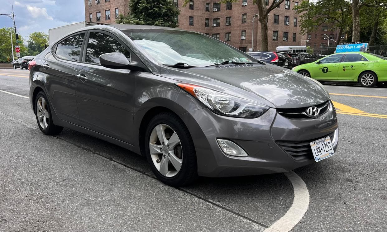 Image of 2013 Hyundai Elantra (Gray)