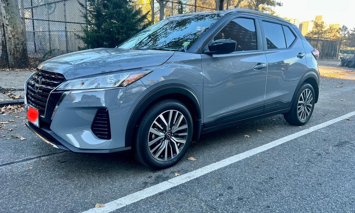 Image of 2023 Nissan Kicks (Gray)